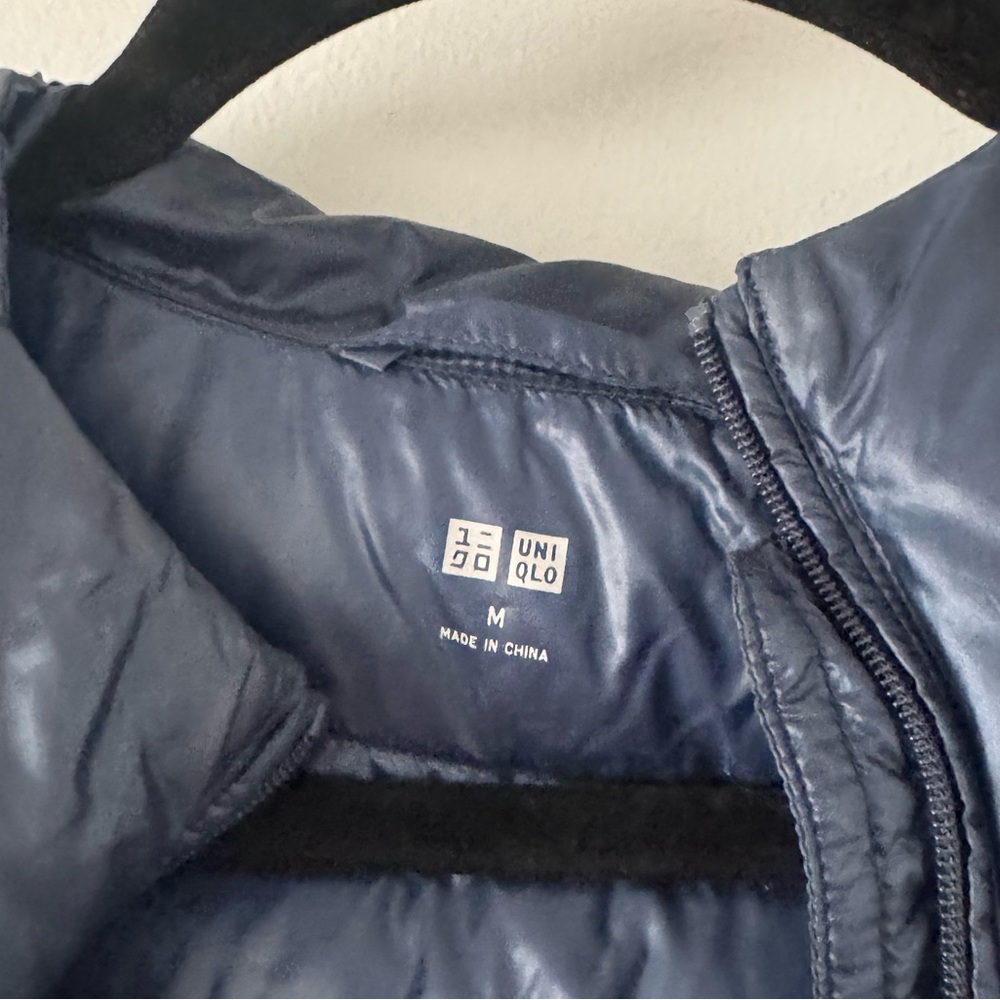 Uniqlo Women's Navy Puffer Jacket - Picture 3 of 5